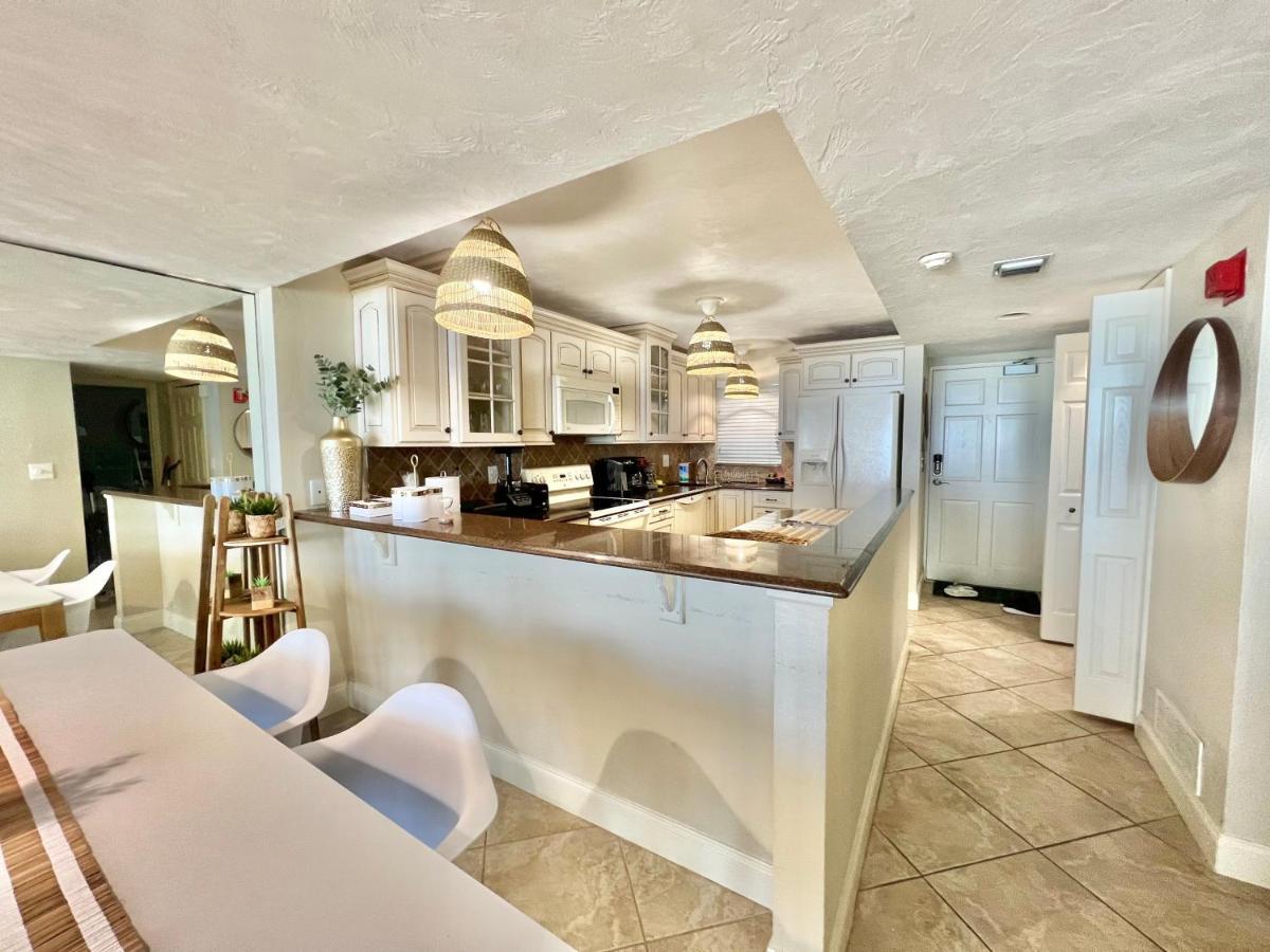 Beach Oasis 704 Lovely Daytona Ocean Front For 5 Sleeps Up To 12 Daytona Beach Exterior photo